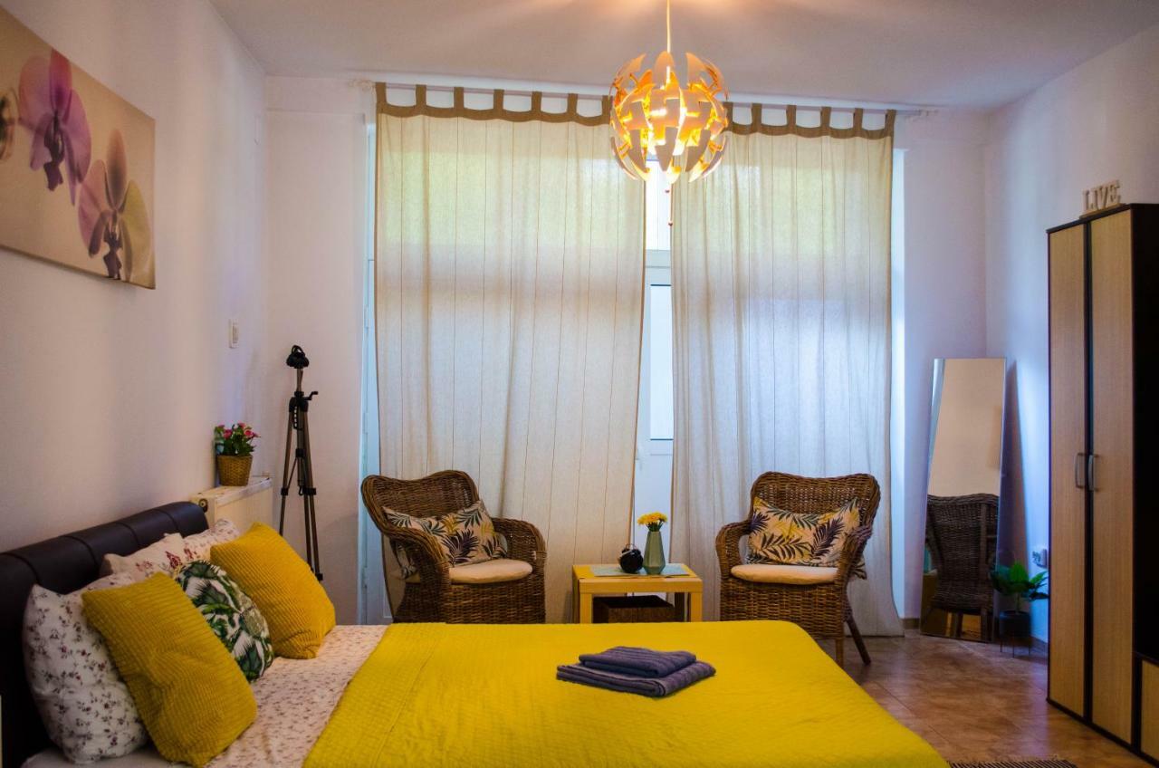Collosal Studio Bukarest Kültér fotó
