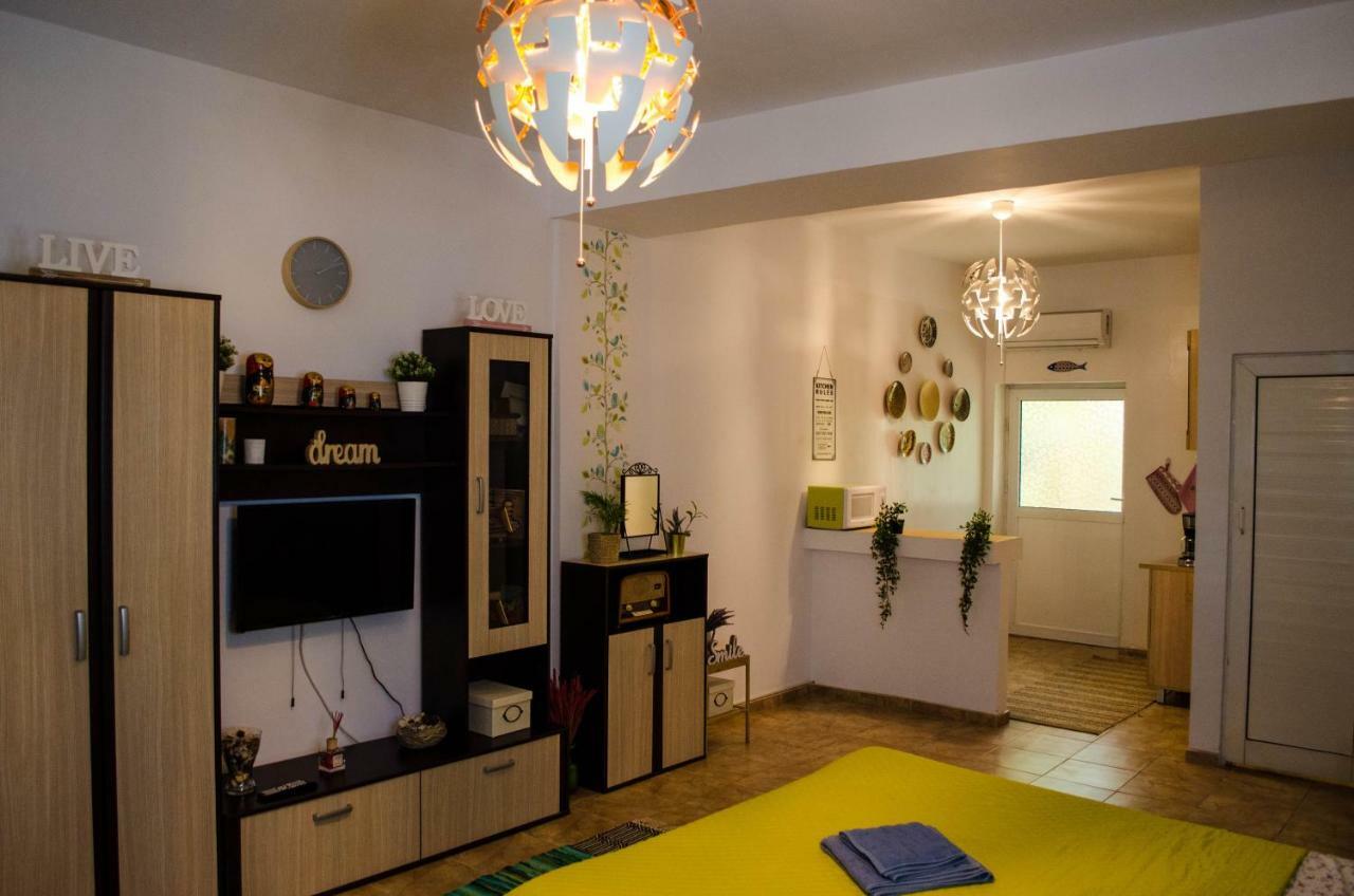 Collosal Studio Bukarest Kültér fotó